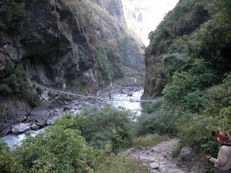 L�ng bro �ver Marsyandi