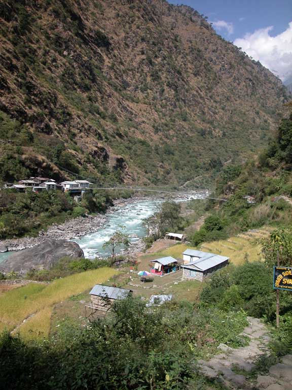 L�ng bro �ver Marsyandi