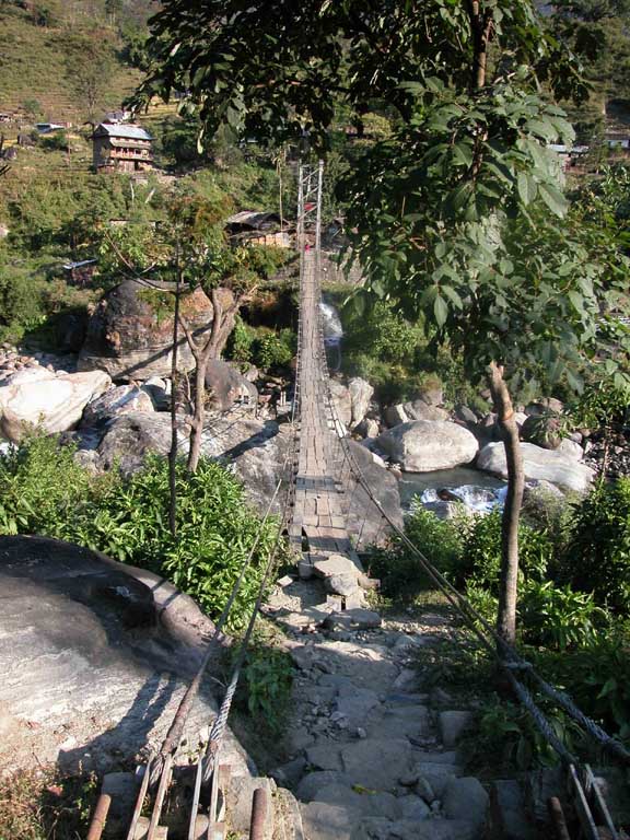 L�ng bro �ver Marsyandi