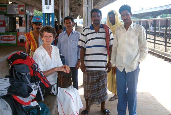 Orissa Train stn Robt w men