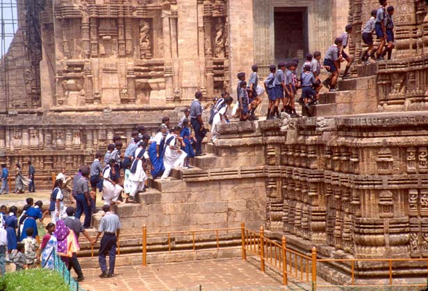 Konarak scouts visit temple