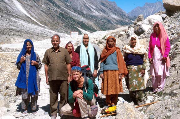 Gangotri trek Pilgrims man sisters n Robt