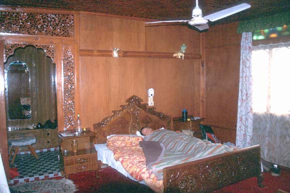 Srinagar Our houseboats bedroom