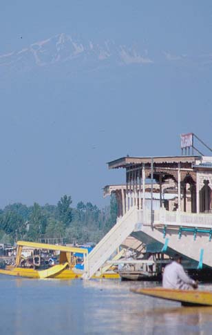 Srinagar Mtn view from lake