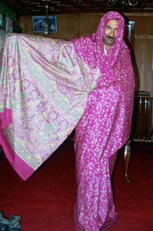 Srinagar Sari vendor Smiley