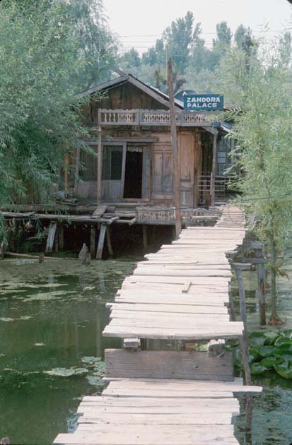 Srinagar Houseboat Zahoora palace