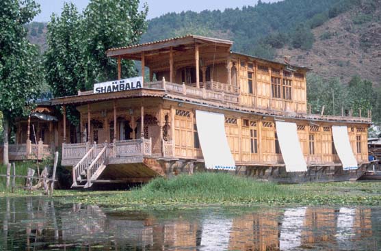 Srinagar Houseboat Shambala