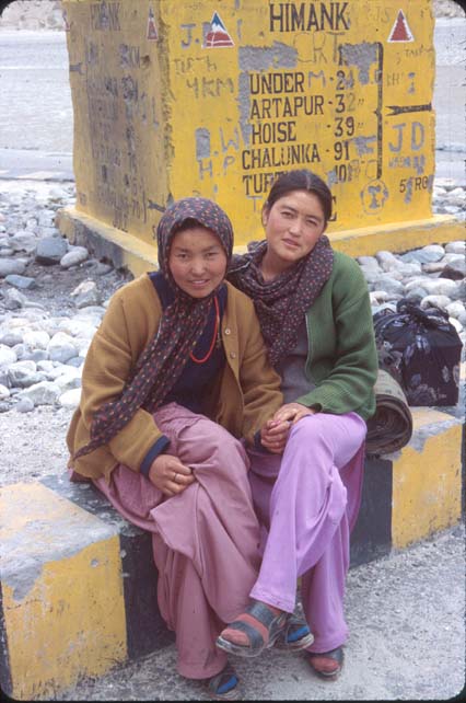 Nubra 2 wmn waiting for bus