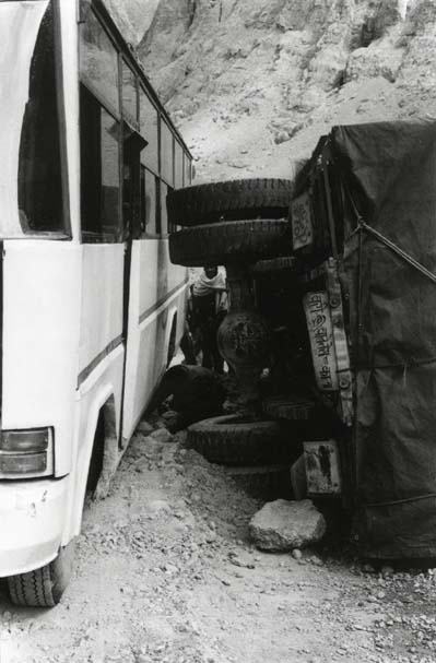 Ladakh Manali Road Overturned bus