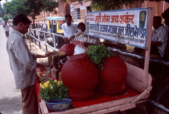 Jaipur Street vendor w lime juice