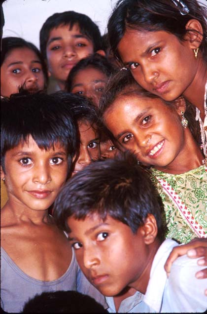 GVVS Pinwari village children w bright eye