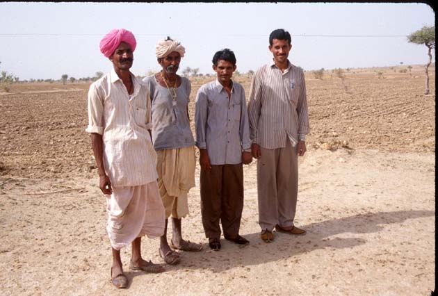 GVVS Rampura staff and farmer
