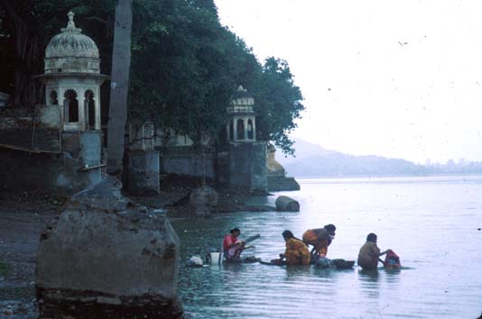 Udaipur Washing clothes in the lake