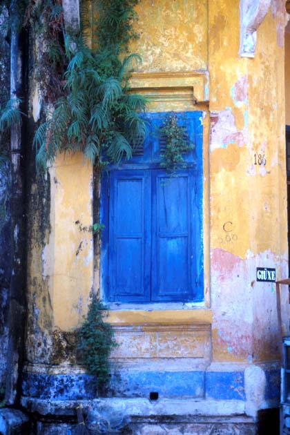 HoiAn BlueDoor n YellowWall
